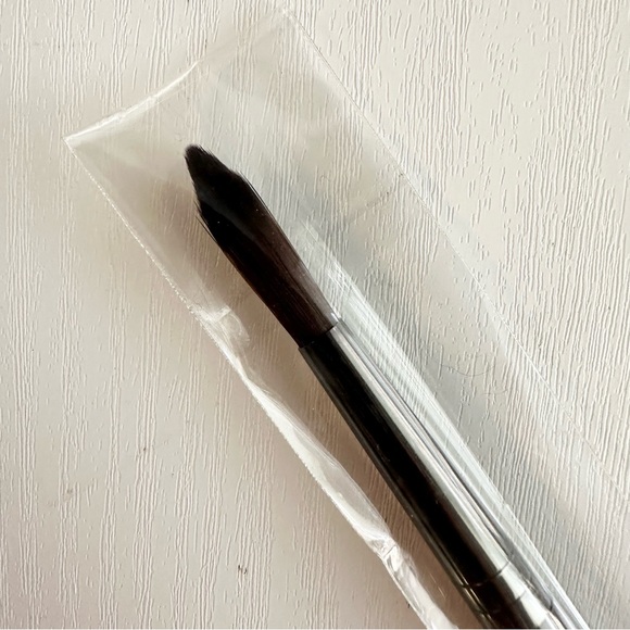 *NEW* MAKE UP FOR EVER #232 Wavy Brush - Picture 2 of 4